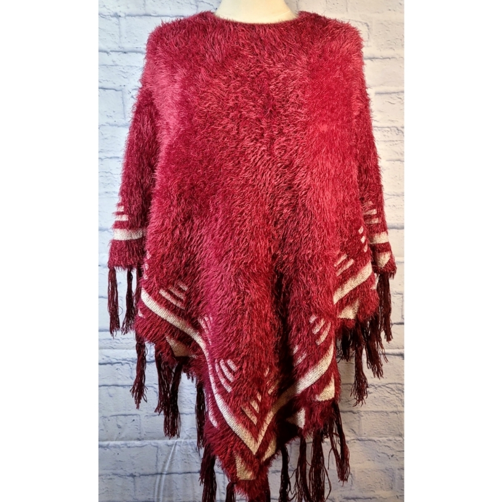 See Fashion Poncho Womens Poncho Cape Kimono Burgundy Fuzzy Fringe Soft Cozy NWT